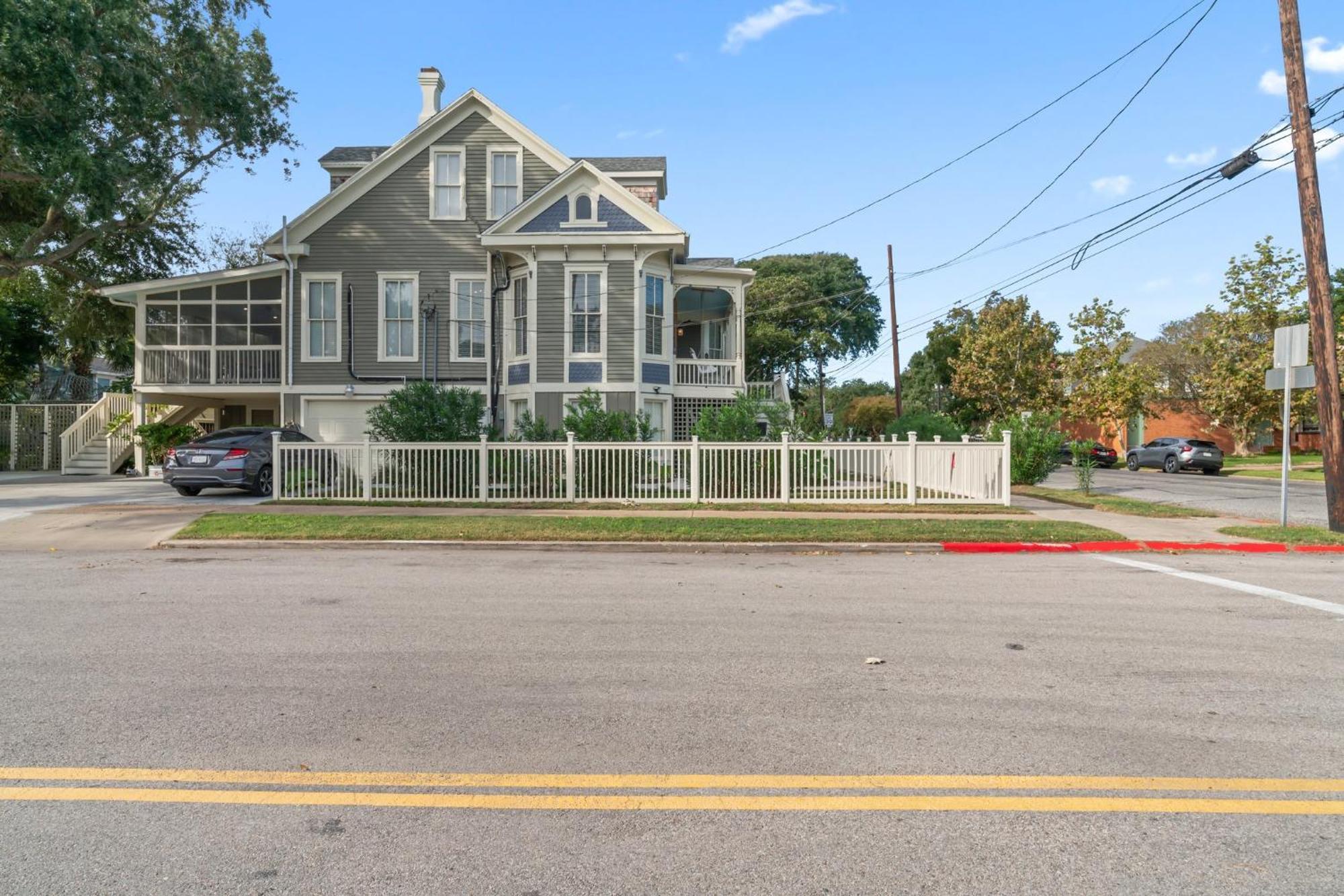Historic Galveston Family Beach Home With 3 King Beds Exterior foto